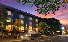 Best Western Plus Travel Inn